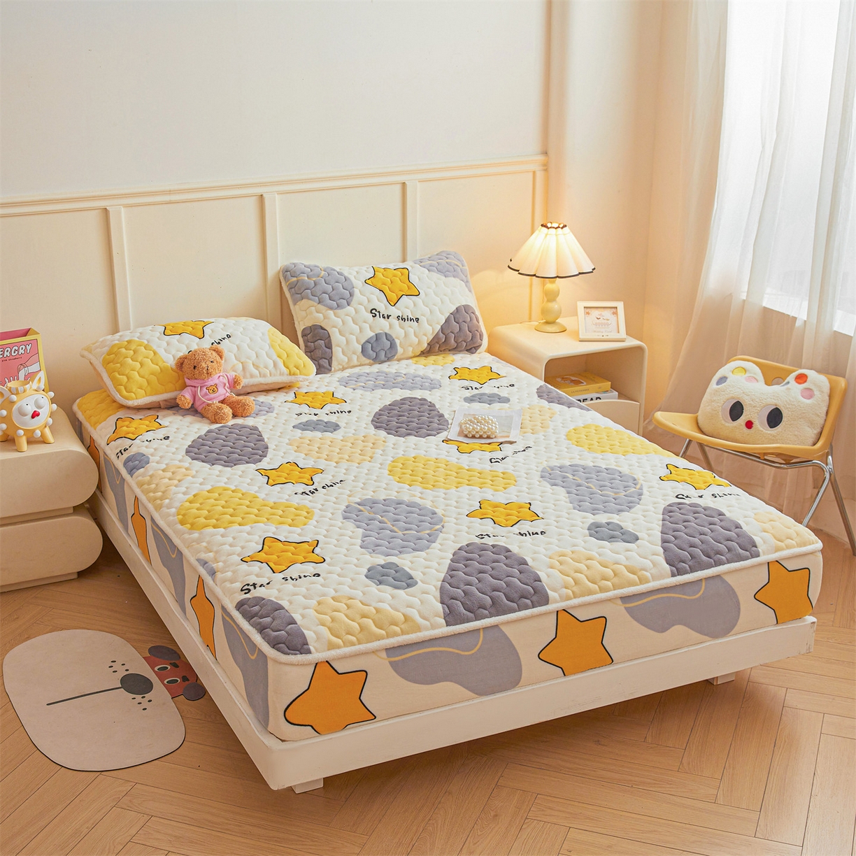 91家纺网 家纺一手货源 找家纺 雯豆家纺 2025新款牛奶绒夹棉床笠印花款床垫保护套秋冬保暖床罩 牛奶绒夹棉床笠-斑点星星