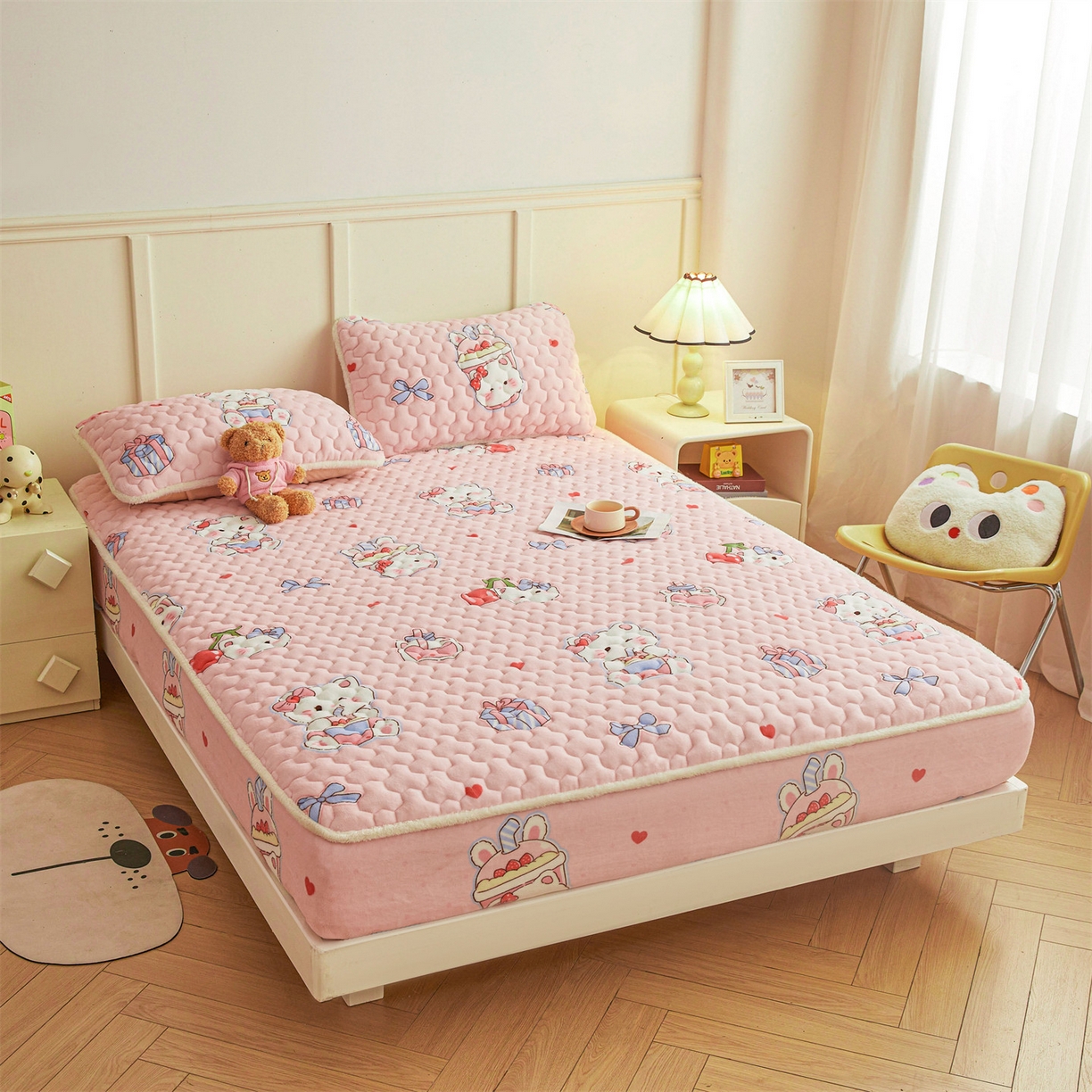 91家纺网 家纺一手货源 找家纺 雯豆家纺 2025新款牛奶绒夹棉床笠印花款床垫保护套秋冬保暖床罩 牛奶绒夹棉床笠-茶杯猫咪