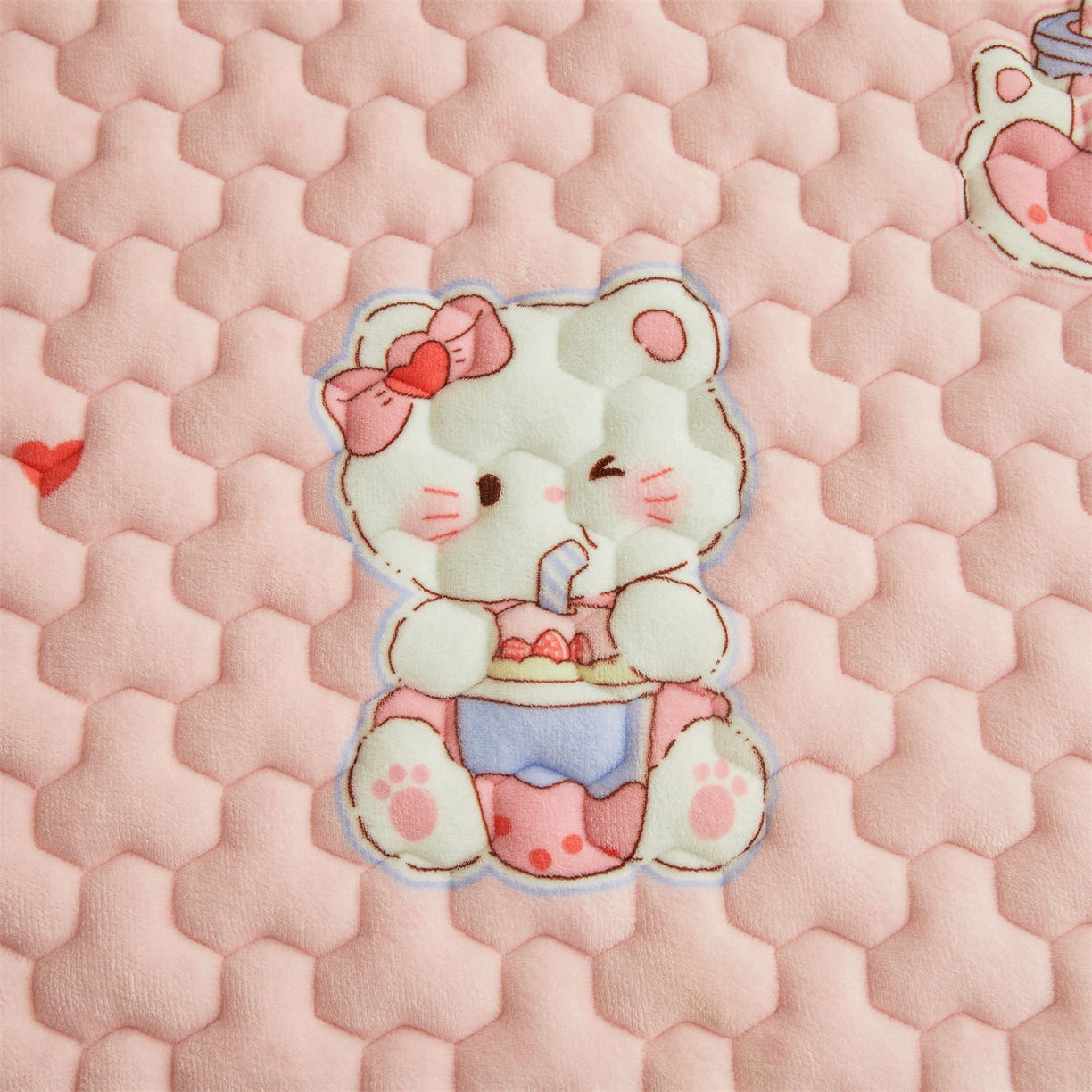 91家纺网 家纺一手货源 找家纺 雯豆家纺 2025新款牛奶绒夹棉床笠印花款床垫保护套秋冬保暖床罩 牛奶绒夹棉床笠-茶杯猫咪