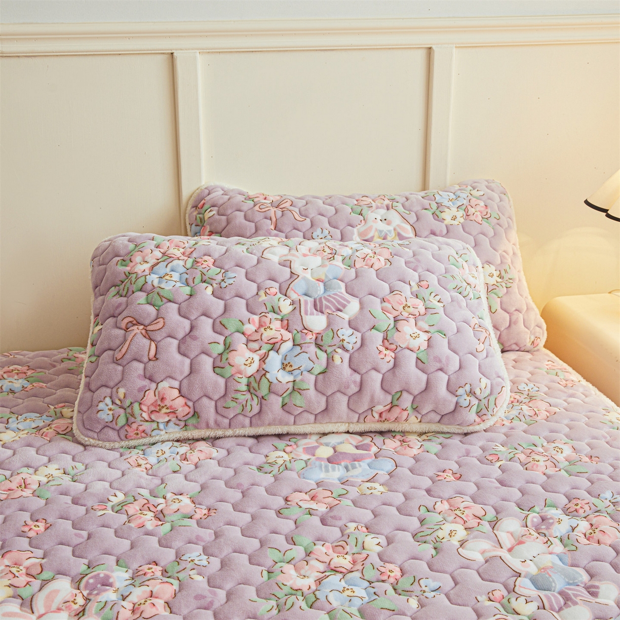 91家纺网 家纺一手货源 找家纺 雯豆家纺 2025新款牛奶绒夹棉床笠印花款床垫保护套秋冬保暖床罩 牛奶绒夹棉床笠-花花仙子