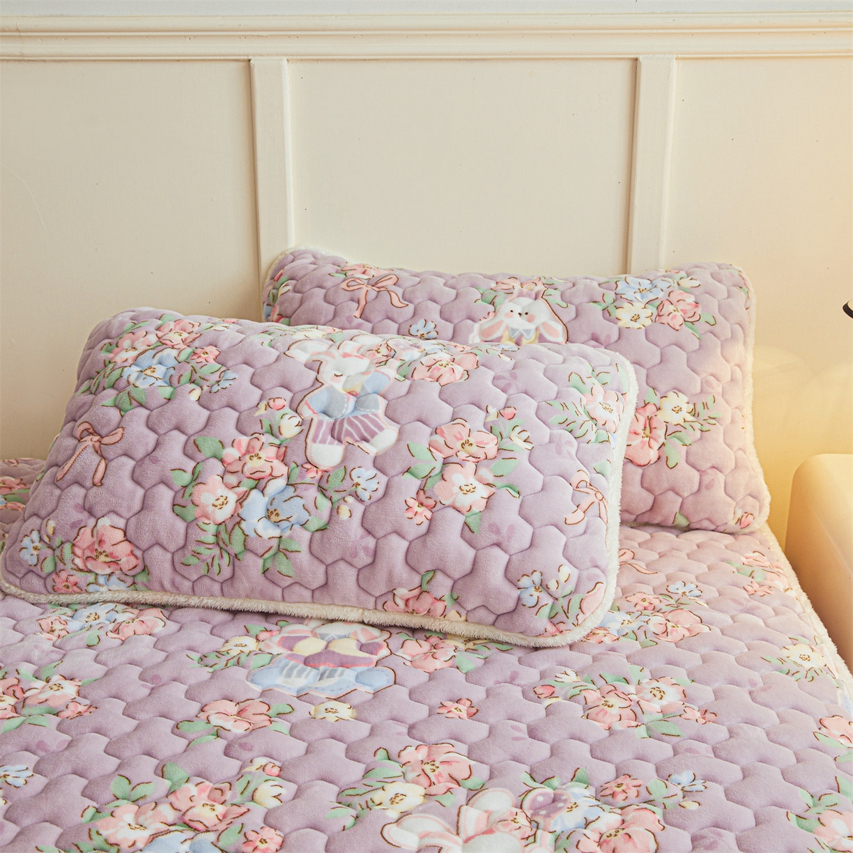 91家纺网 家纺一手货源 找家纺 雯豆家纺 2025新款牛奶绒夹棉床笠印花款床垫保护套秋冬保暖床罩 牛奶绒夹棉床笠-花花仙子