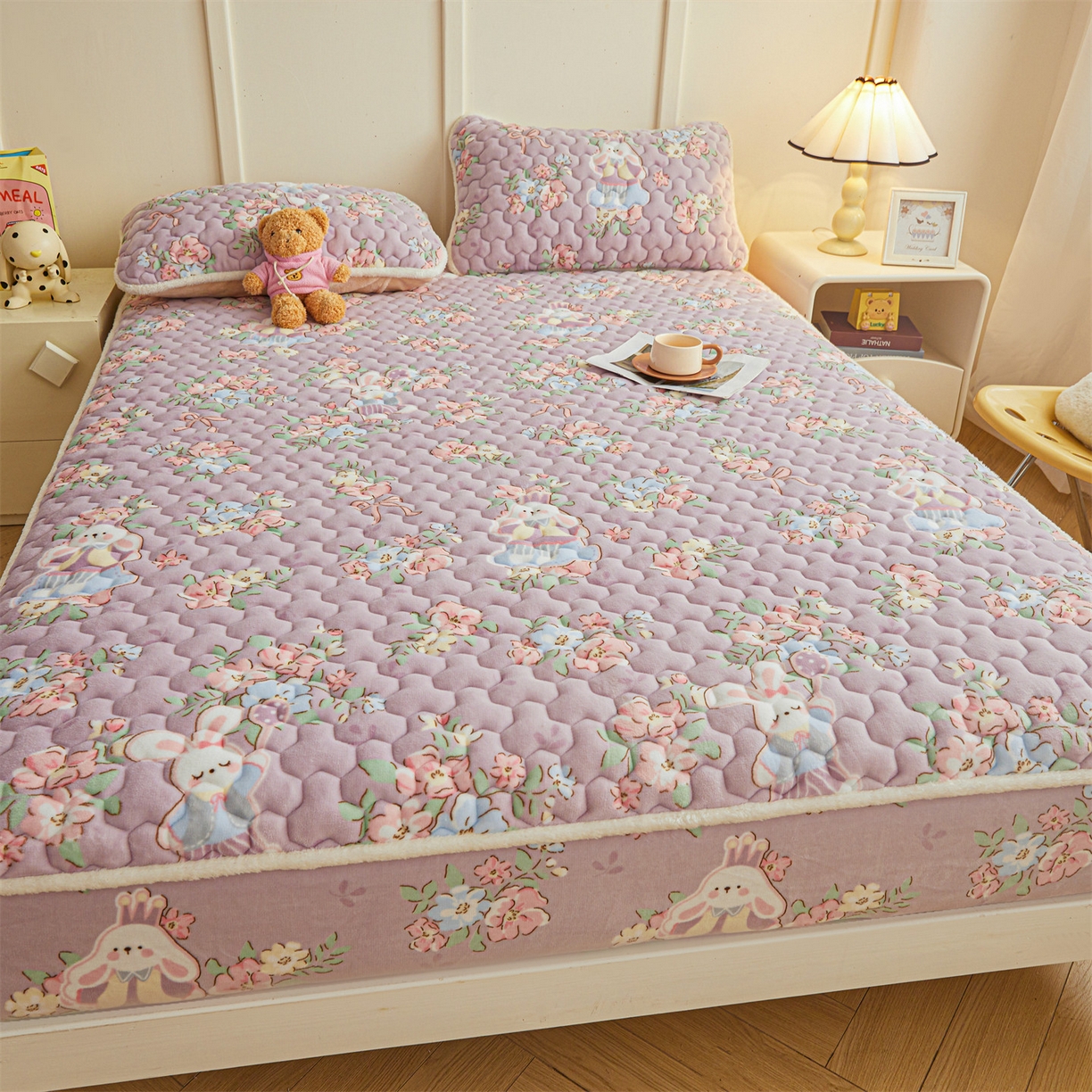 91家纺网 家纺一手货源 找家纺 雯豆家纺 2025新款牛奶绒夹棉床笠印花款床垫保护套秋冬保暖床罩 牛奶绒夹棉床笠-花花仙子