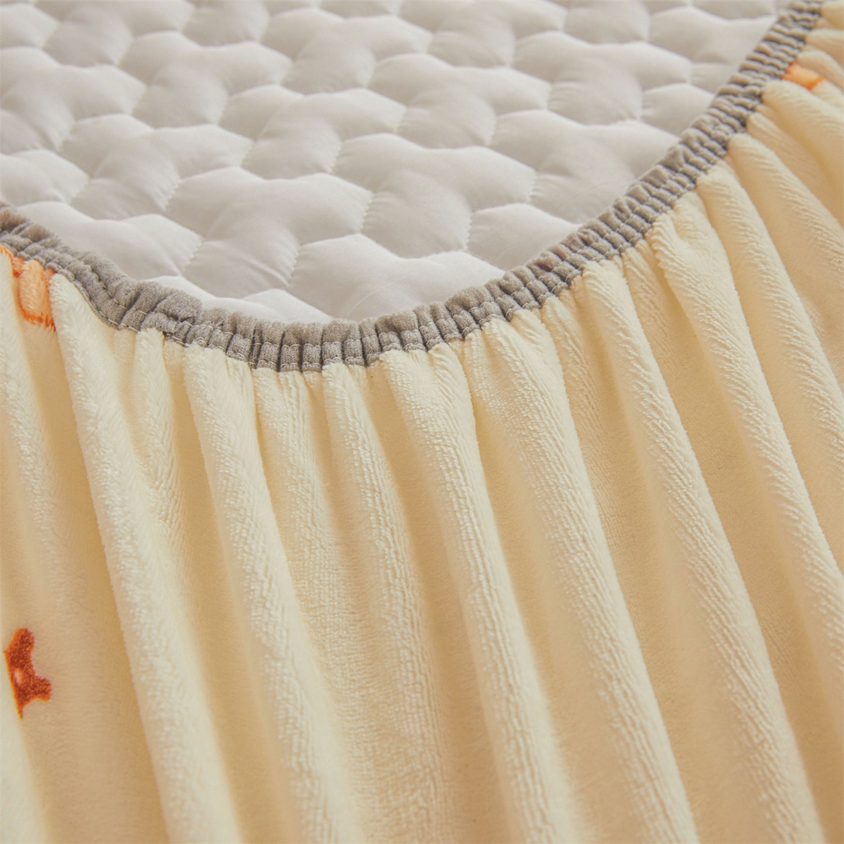 91家纺网 家纺一手货源 找家纺 雯豆家纺 2025新款牛奶绒夹棉床笠印花款床垫保护套秋冬保暖床罩 牛奶绒夹棉床笠-欢乐聚会