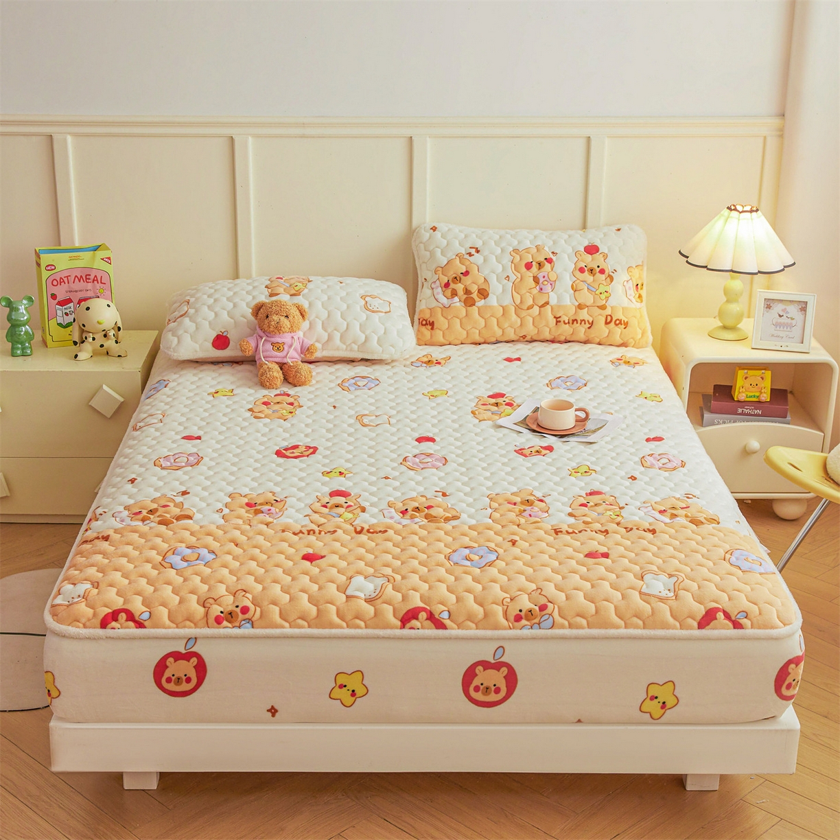 91家纺网 家纺一手货源 找家纺 雯豆家纺 2025新款牛奶绒夹棉床笠印花款床垫保护套秋冬保暖床罩 牛奶绒夹棉床笠-欢乐聚会