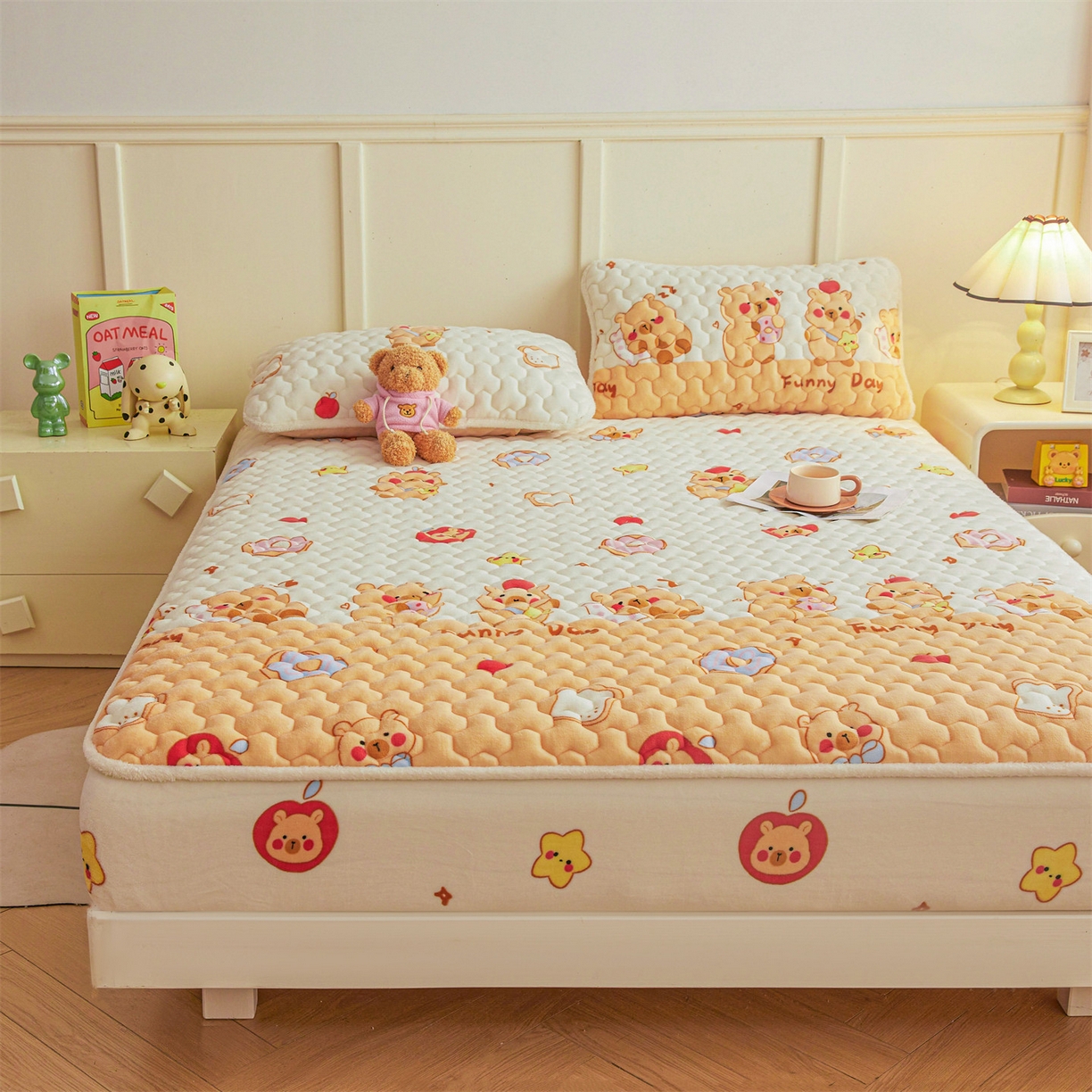 91家纺网 家纺一手货源 找家纺 雯豆家纺 2025新款牛奶绒夹棉床笠印花款床垫保护套秋冬保暖床罩 牛奶绒夹棉床笠-欢乐聚会