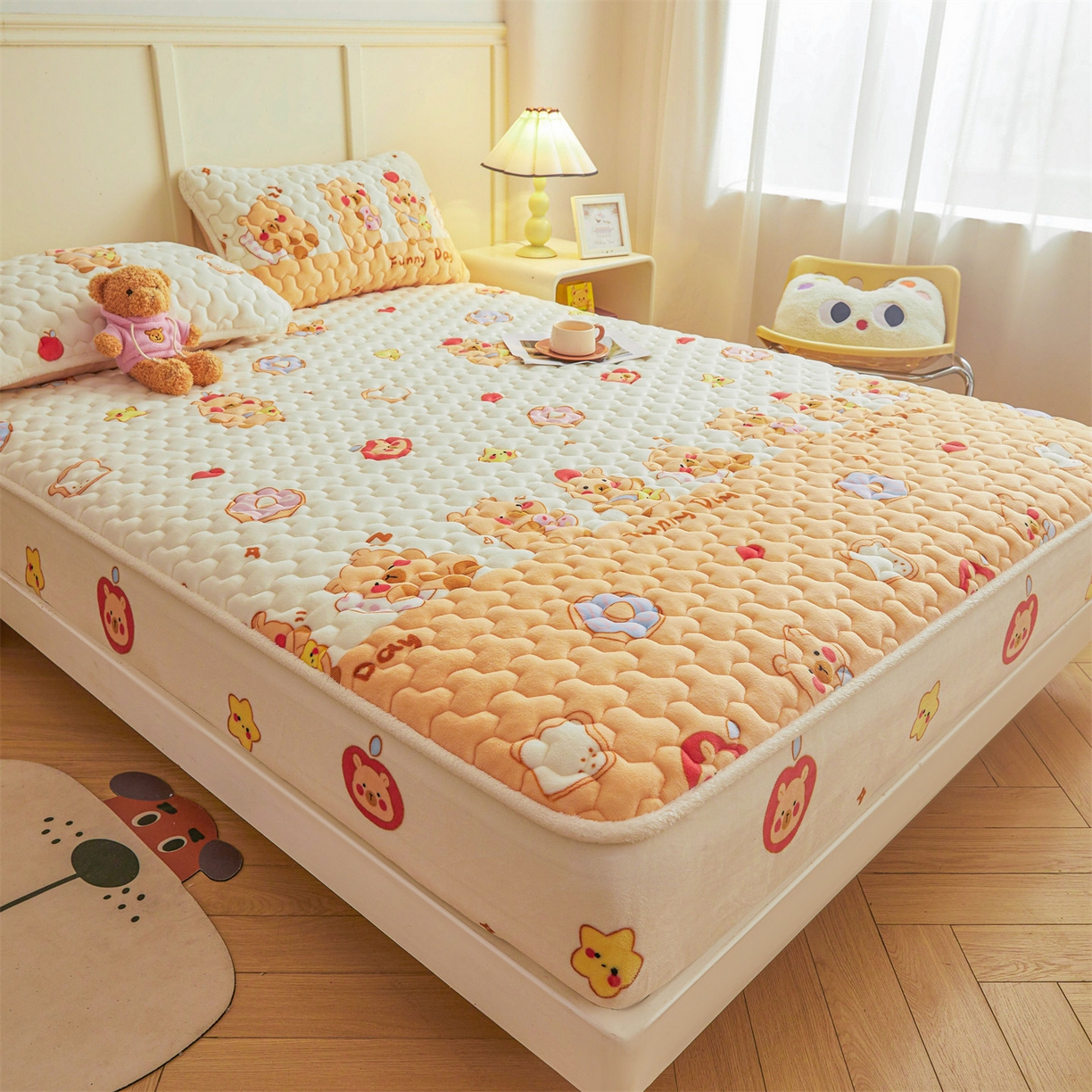 91家纺网 家纺一手货源 找家纺 雯豆家纺 2025新款牛奶绒夹棉床笠印花款床垫保护套秋冬保暖床罩 牛奶绒夹棉床笠-欢乐聚会