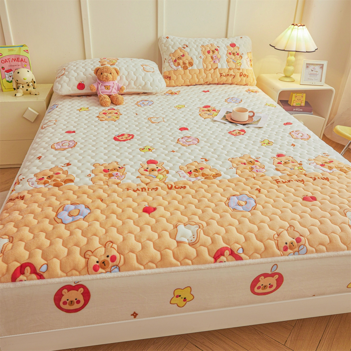 91家纺网 家纺一手货源 找家纺 雯豆家纺 2025新款牛奶绒夹棉床笠印花款床垫保护套秋冬保暖床罩 牛奶绒夹棉床笠-欢乐聚会