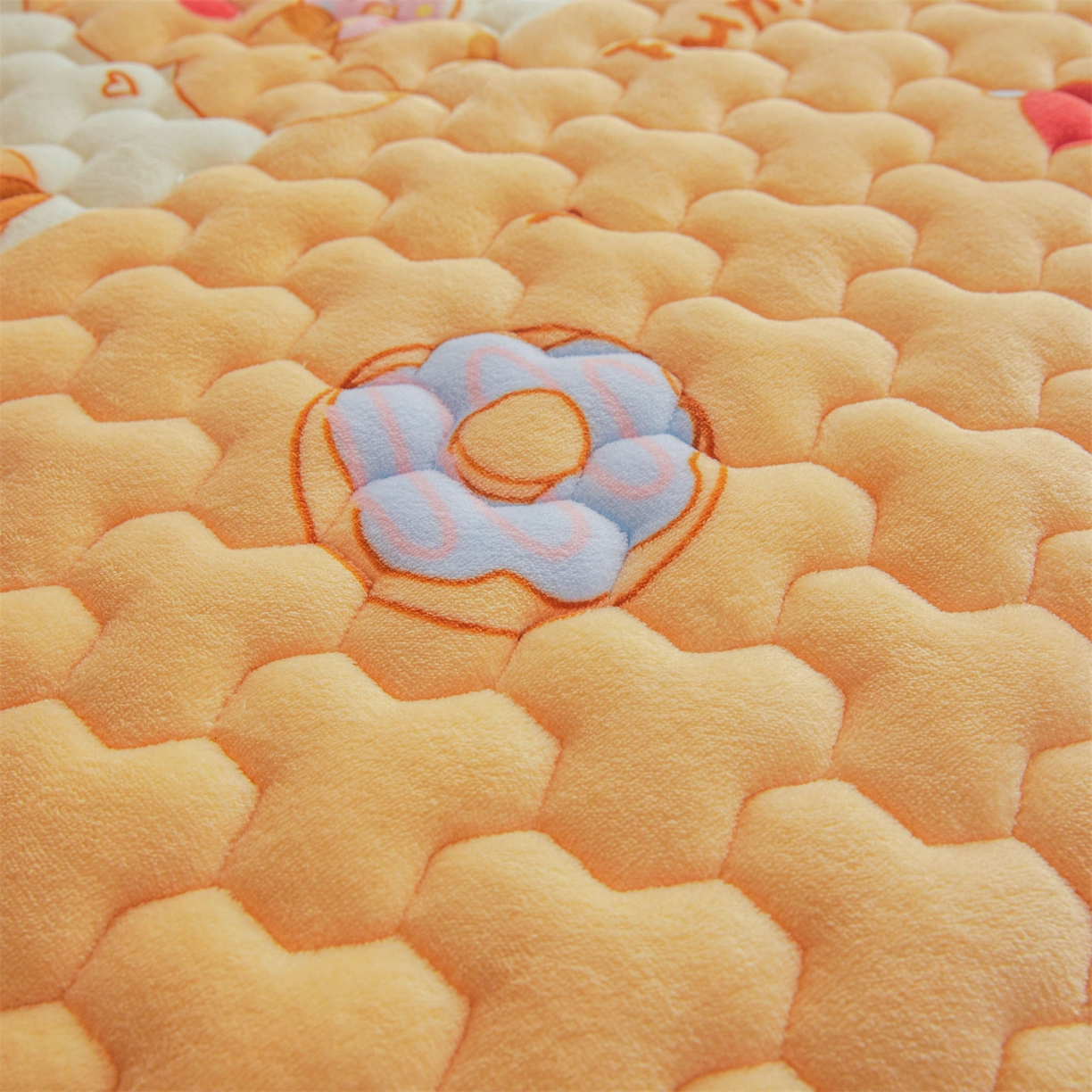 91家纺网 家纺一手货源 找家纺 雯豆家纺 2025新款牛奶绒夹棉床笠印花款床垫保护套秋冬保暖床罩 牛奶绒夹棉床笠-欢乐聚会