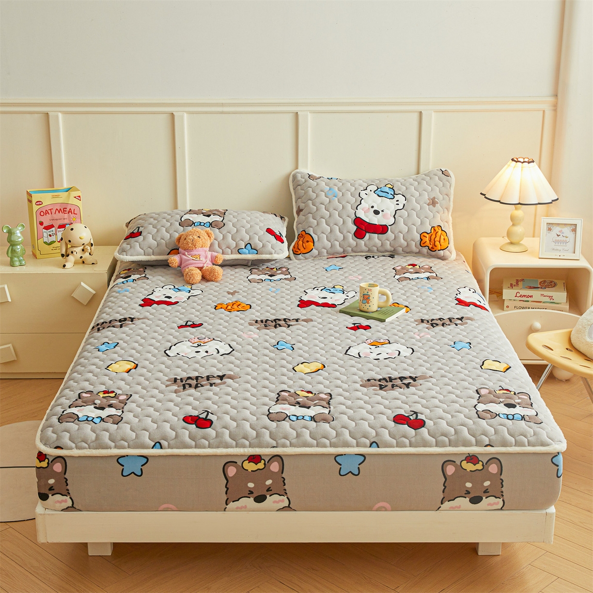 91家纺网 家纺一手货源 找家纺 雯豆家纺 2025新款牛奶绒夹棉床笠印花款床垫保护套秋冬保暖床罩 牛奶绒夹棉床笠-假日小狗