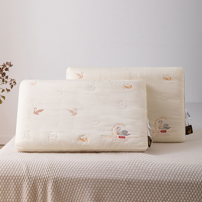 91家纺网 家纺一手货源 找家纺 （总）鼎晟纺 2025新款立体提花咏鹅刺绣护颈枕学生枕头成人枕芯