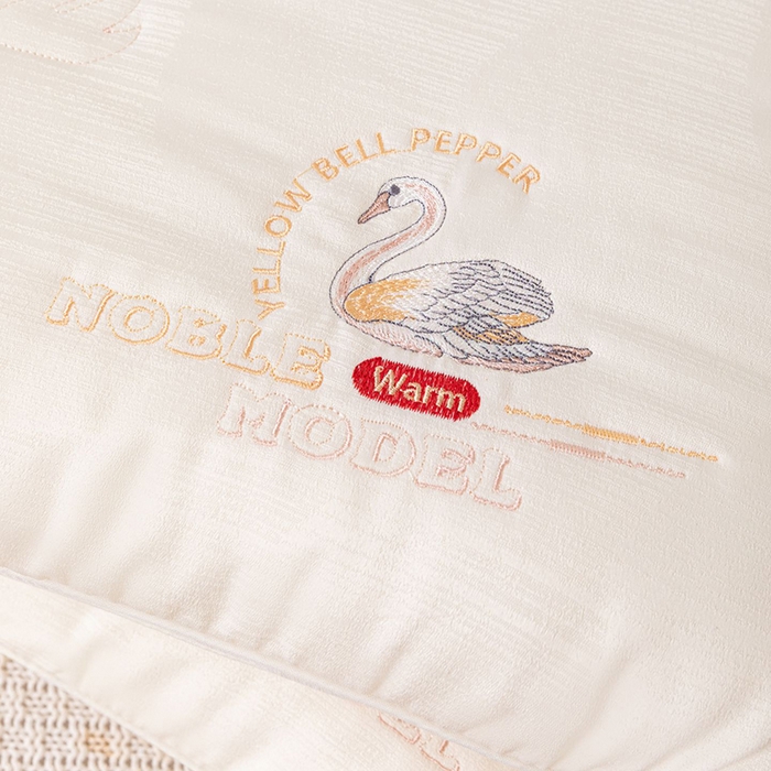 91家纺网 家纺一手货源 找家纺 （总）鼎晟纺 2025新款立体提花咏鹅刺绣护颈枕学生枕头成人枕芯