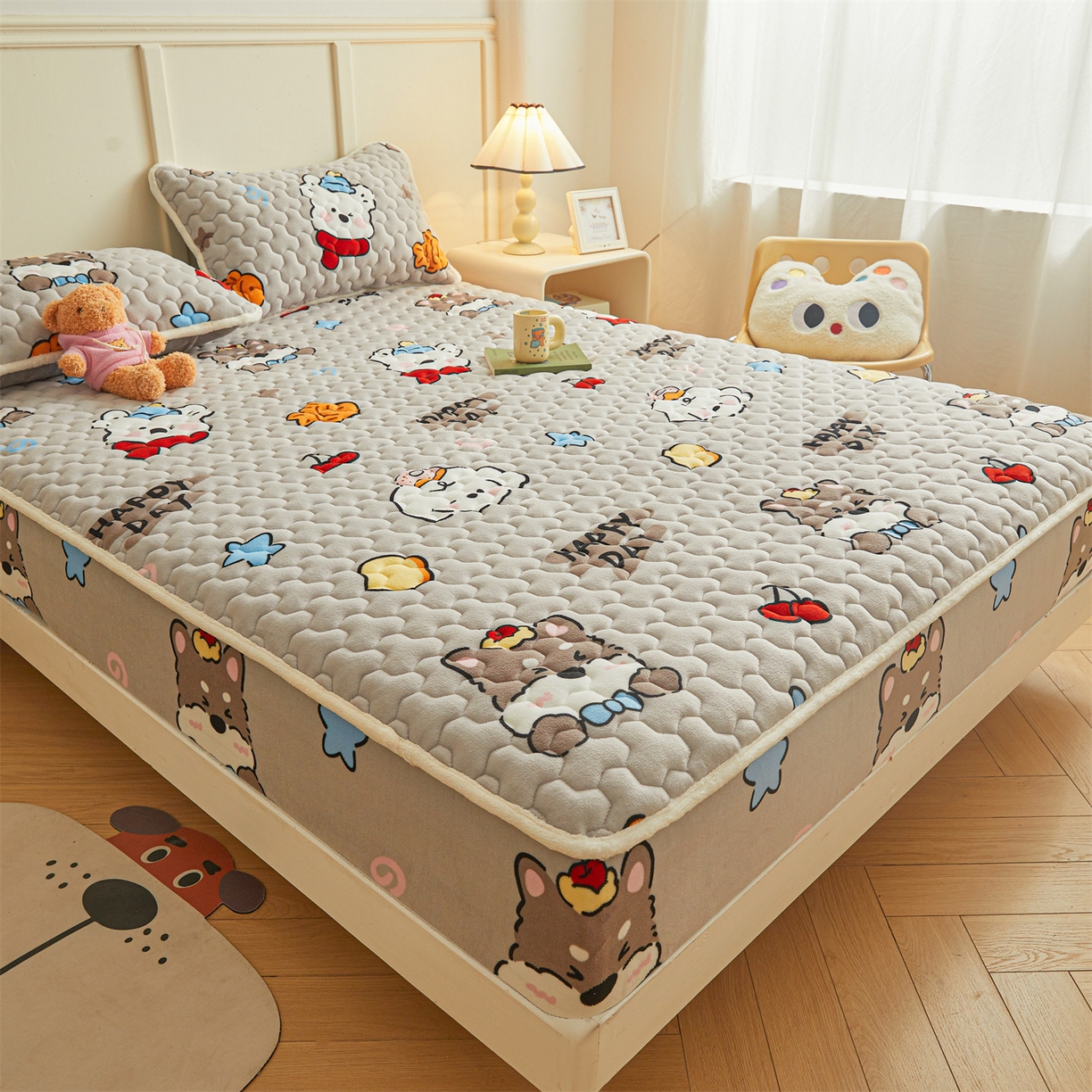 91家纺网 家纺一手货源 找家纺 雯豆家纺 2025新款牛奶绒夹棉床笠印花款床垫保护套秋冬保暖床罩 牛奶绒夹棉床笠-假日小狗