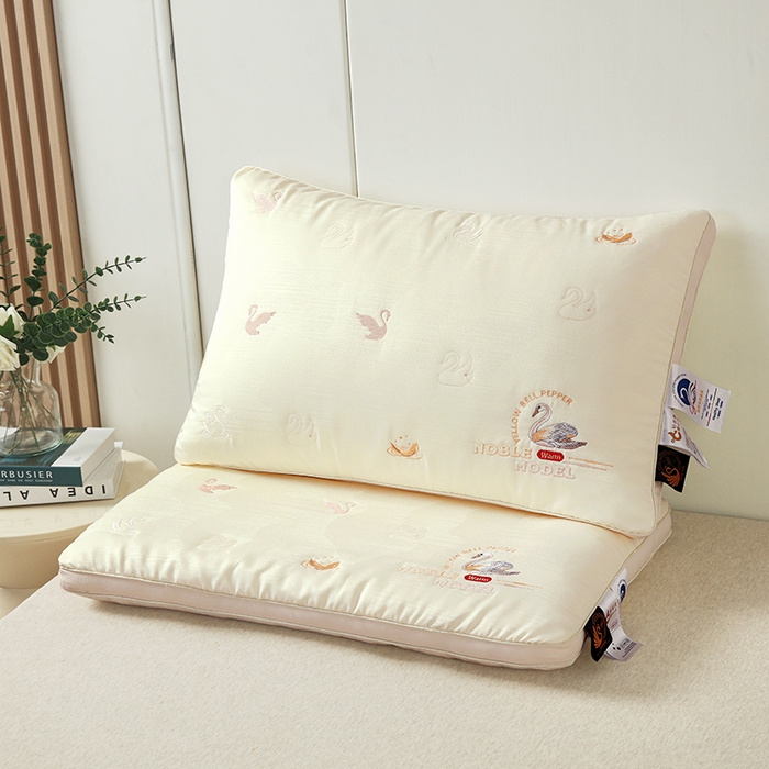 91家纺网 家纺一手货源 找家纺 （总）鼎晟纺 2025新款立体提花咏鹅刺绣护颈枕学生枕头成人枕芯