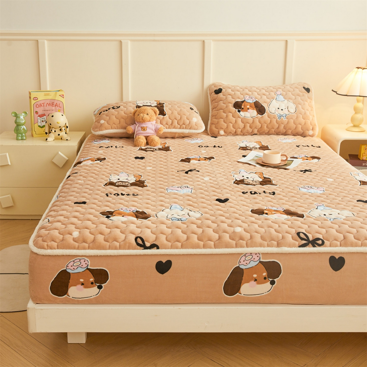 91家纺网 家纺一手货源 找家纺 雯豆家纺 2025新款牛奶绒夹棉床笠印花款床垫保护套秋冬保暖床罩 牛奶绒夹棉床笠-狂欢派对