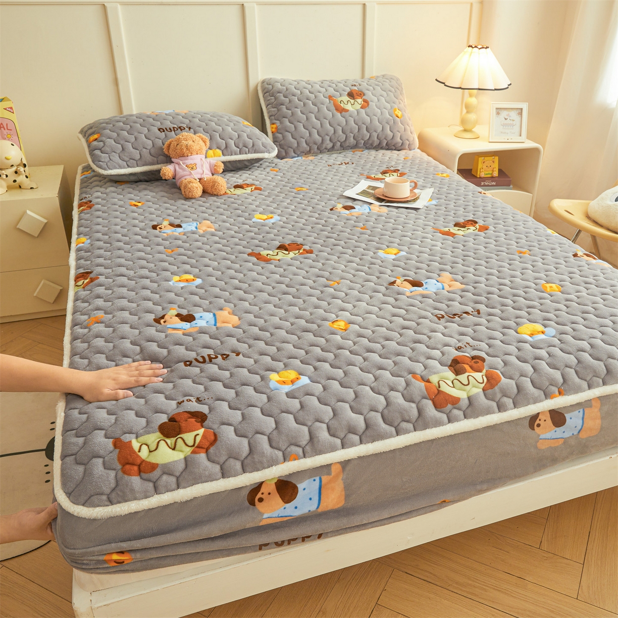 雯豆家纺 2025新款牛奶绒夹棉床笠印花款床垫保护套秋冬保暖床罩 牛奶绒夹棉床笠-腊肠狗