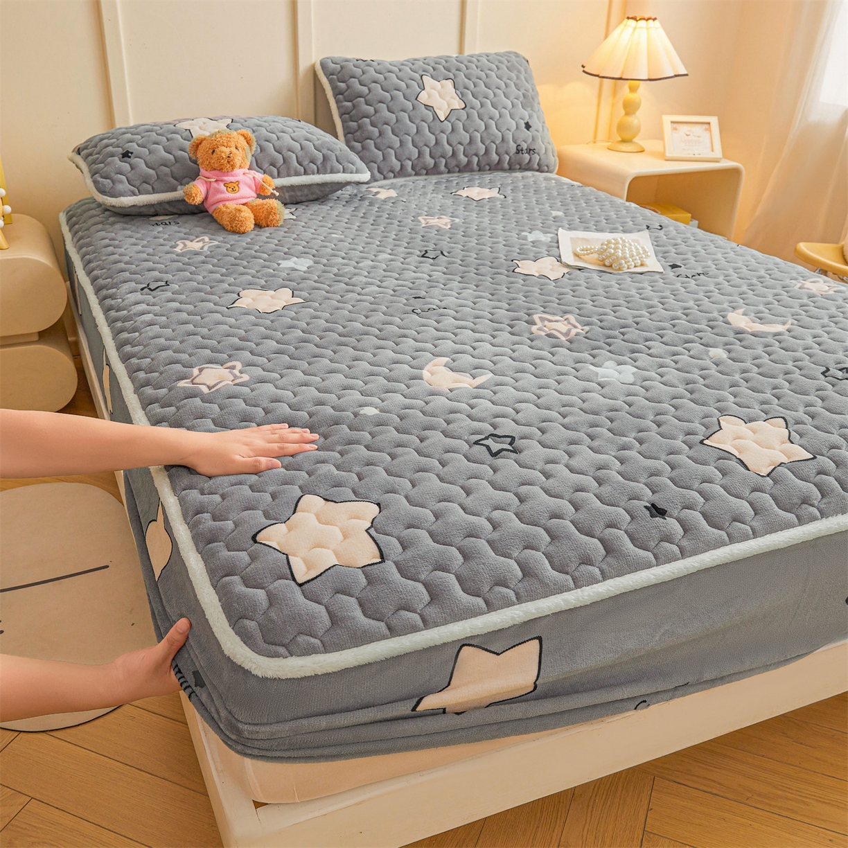 雯豆家纺 2025新款牛奶绒夹棉床笠印花款床垫保护套秋冬保暖床罩 牛奶绒夹棉床笠-满天星