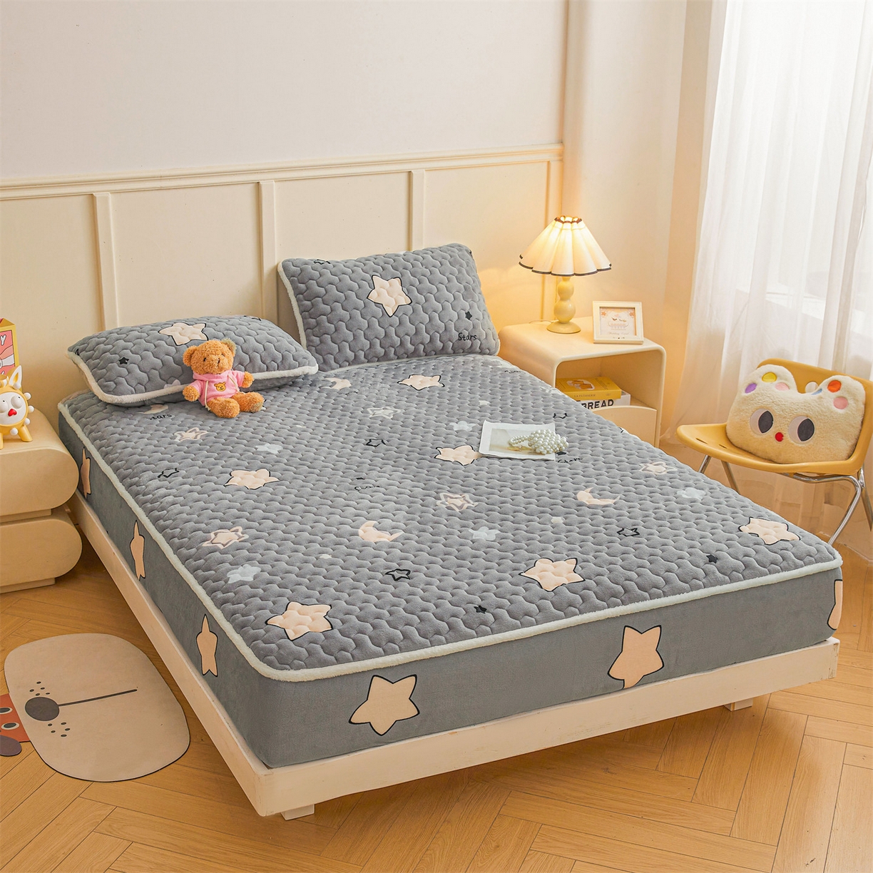 91家纺网 家纺一手货源 找家纺 雯豆家纺 2025新款牛奶绒夹棉床笠印花款床垫保护套秋冬保暖床罩 牛奶绒夹棉床笠-满天星