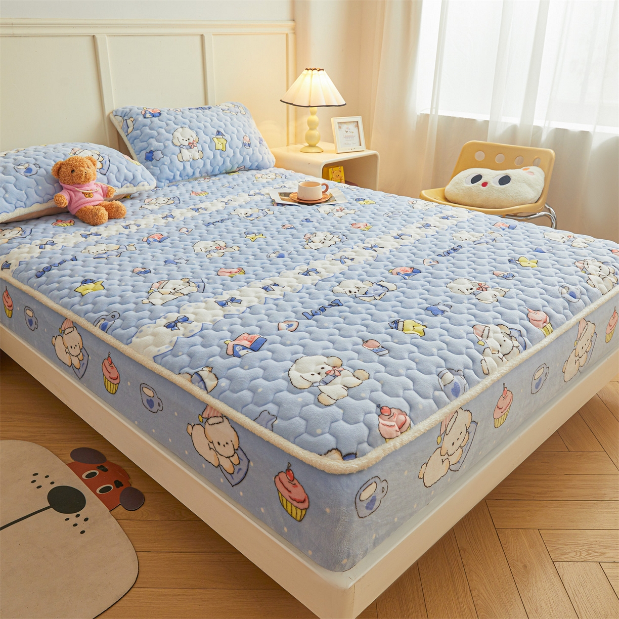 91家纺网 家纺一手货源 找家纺 雯豆家纺 2025新款牛奶绒夹棉床笠印花款床垫保护套秋冬保暖床罩 牛奶绒夹棉床笠-奶蓝小狗