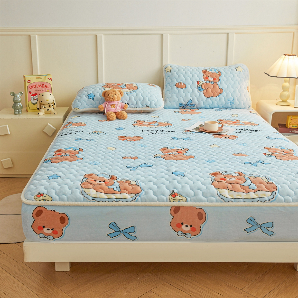 91家纺网 家纺一手货源 找家纺 雯豆家纺 2025新款牛奶绒夹棉床笠印花款床垫保护套秋冬保暖床罩 牛奶绒夹棉床笠-趴趴熊