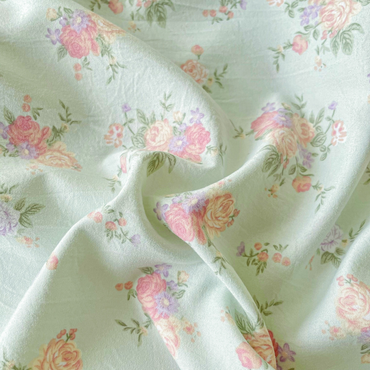 91家纺网 家纺一手货源 找家纺 金泰莱 2025新款木棉双层纱印花床笠 花开半夏