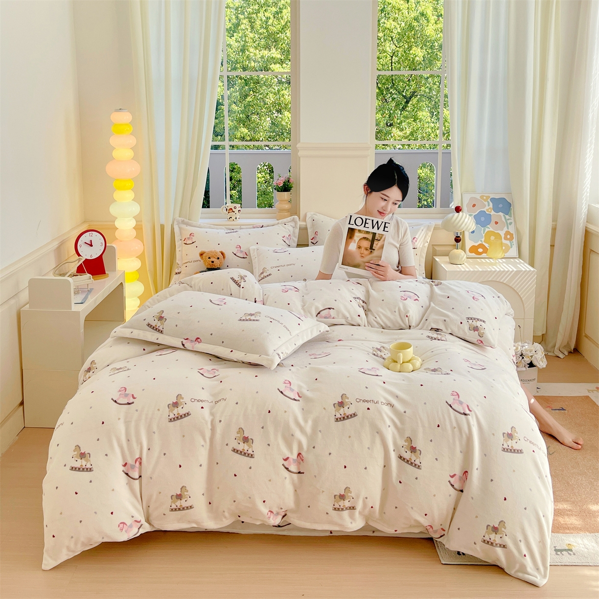 91家纺网 家纺一手货源 找家纺 凯儿2025加厚A类印花牛奶绒单品四件套 爱心木马