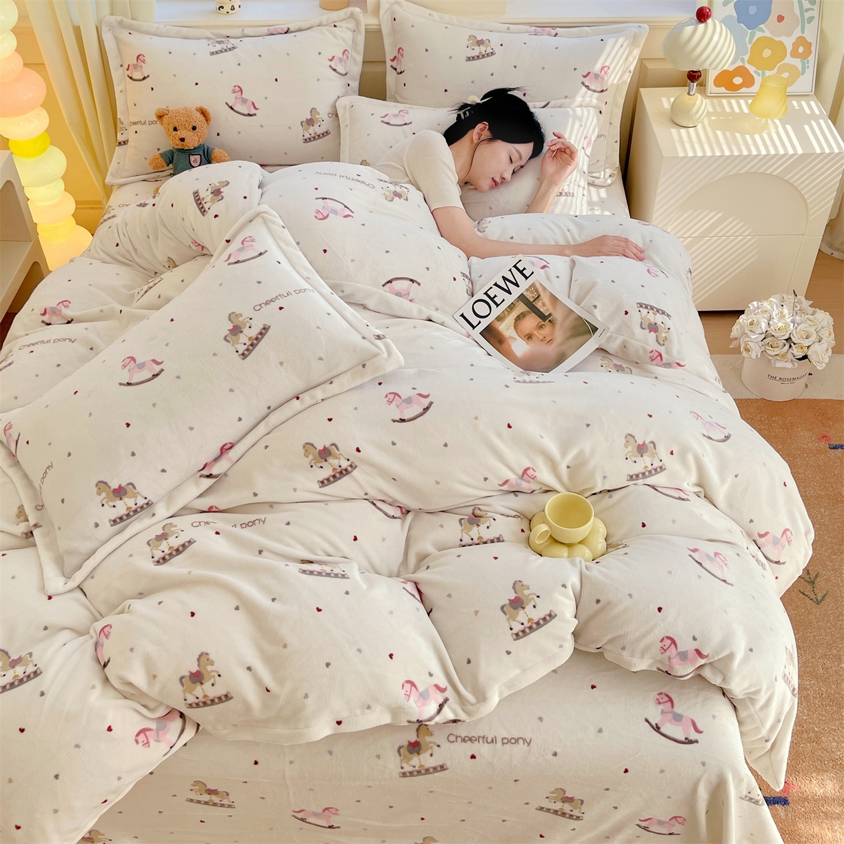 91家纺网 家纺一手货源 找家纺 凯儿2025加厚A类印花牛奶绒单品四件套 爱心木马