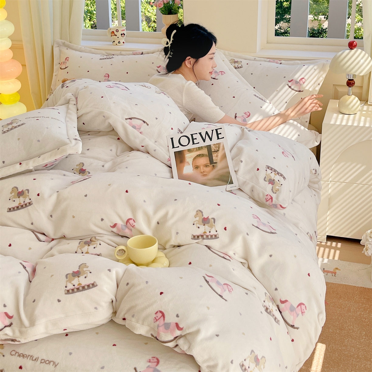 91家纺网 家纺一手货源 找家纺 凯儿2025加厚A类印花牛奶绒单品四件套 爱心木马