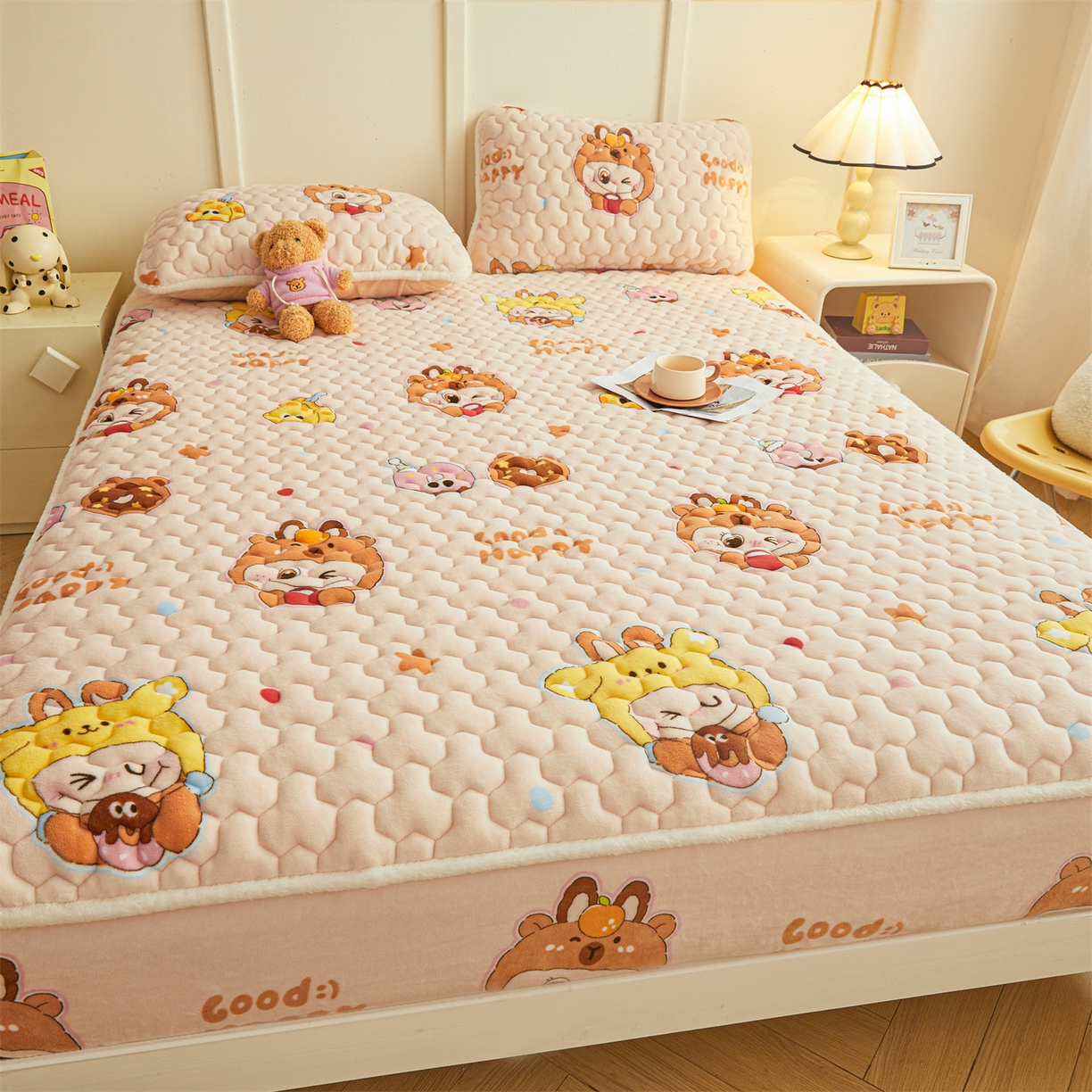 91家纺网 家纺一手货源 找家纺 雯豆家纺 2025新款牛奶绒夹棉床笠印花款床垫保护套秋冬保暖床罩 牛奶绒夹棉床笠-甜心布布