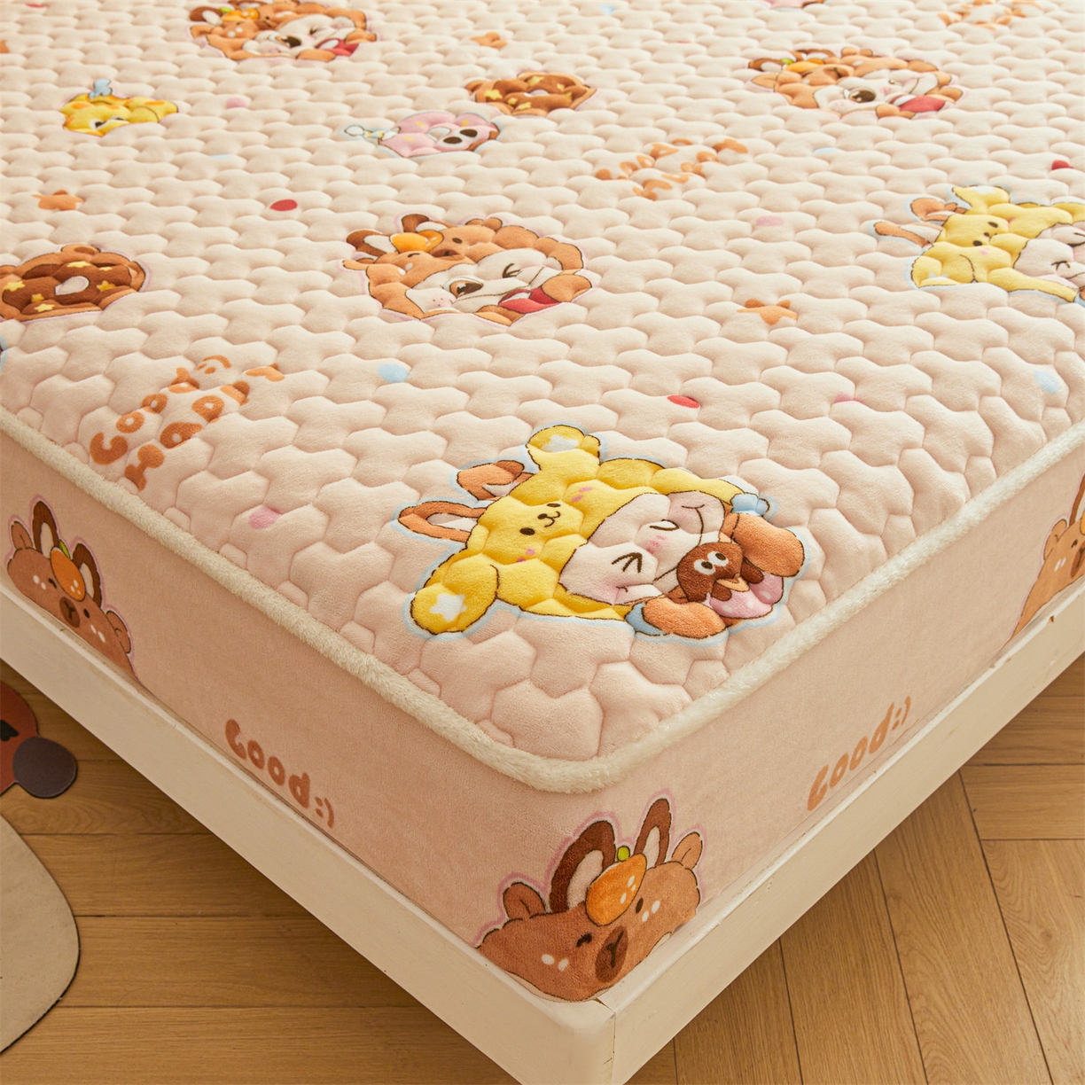 91家纺网 家纺一手货源 找家纺 雯豆家纺 2025新款牛奶绒夹棉床笠印花款床垫保护套秋冬保暖床罩 牛奶绒夹棉床笠-甜心布布