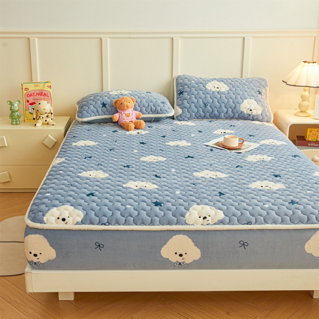 91家纺网 家纺一手货源 找家纺 雯豆家纺 2025新款牛奶绒夹棉床笠印花款床垫保护套秋冬保暖床罩 牛奶绒夹棉床笠-星空小狗