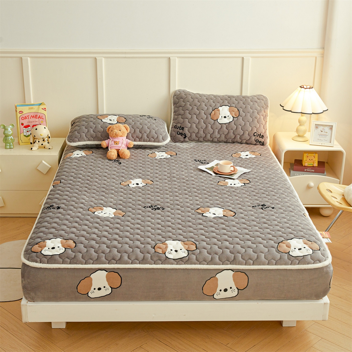 91家纺网 家纺一手货源 找家纺 雯豆家纺 2025新款牛奶绒夹棉床笠印花款床垫保护套秋冬保暖床罩 牛奶绒夹棉床笠-阳光狗