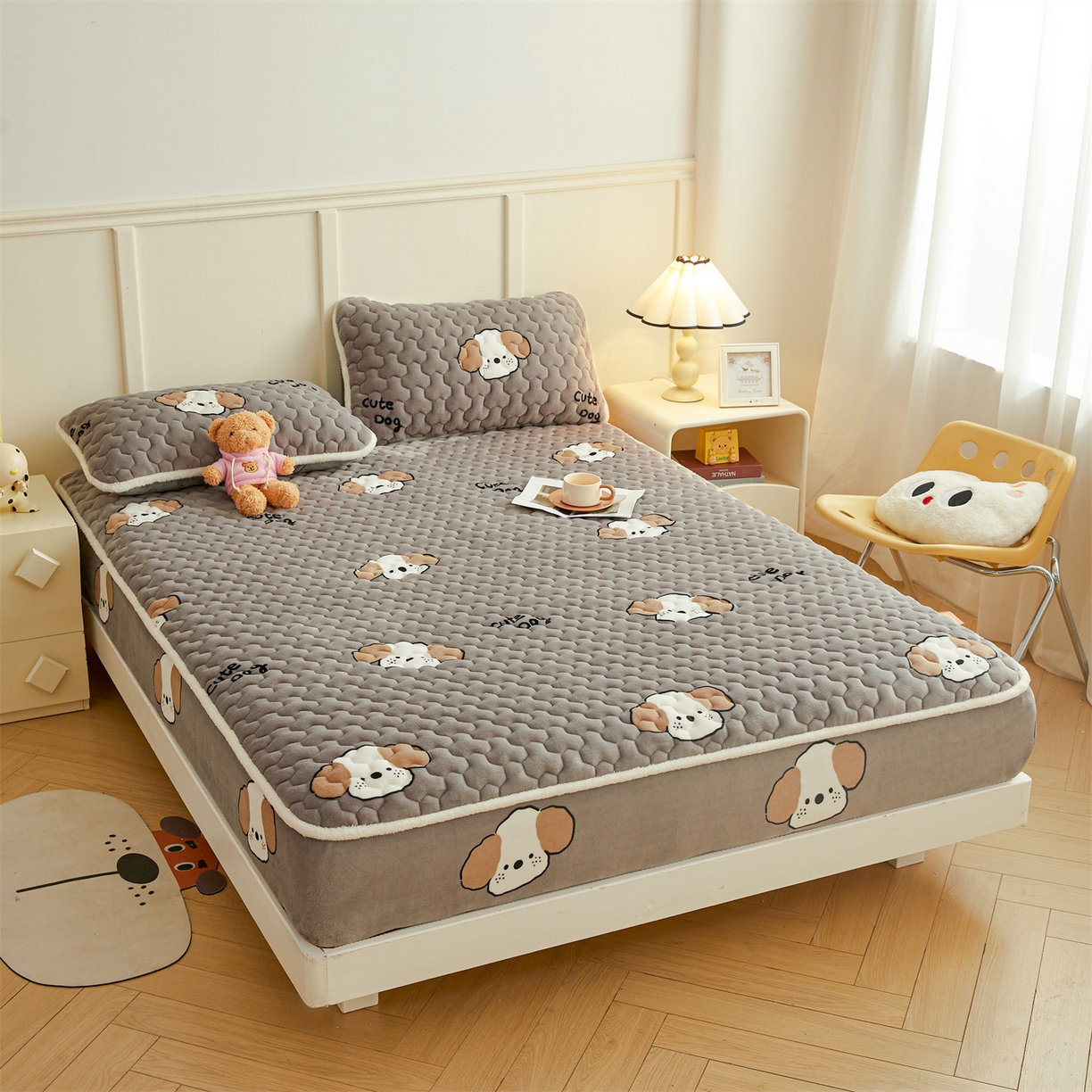 91家纺网 家纺一手货源 找家纺 雯豆家纺 2025新款牛奶绒夹棉床笠印花款床垫保护套秋冬保暖床罩 牛奶绒夹棉床笠-阳光狗