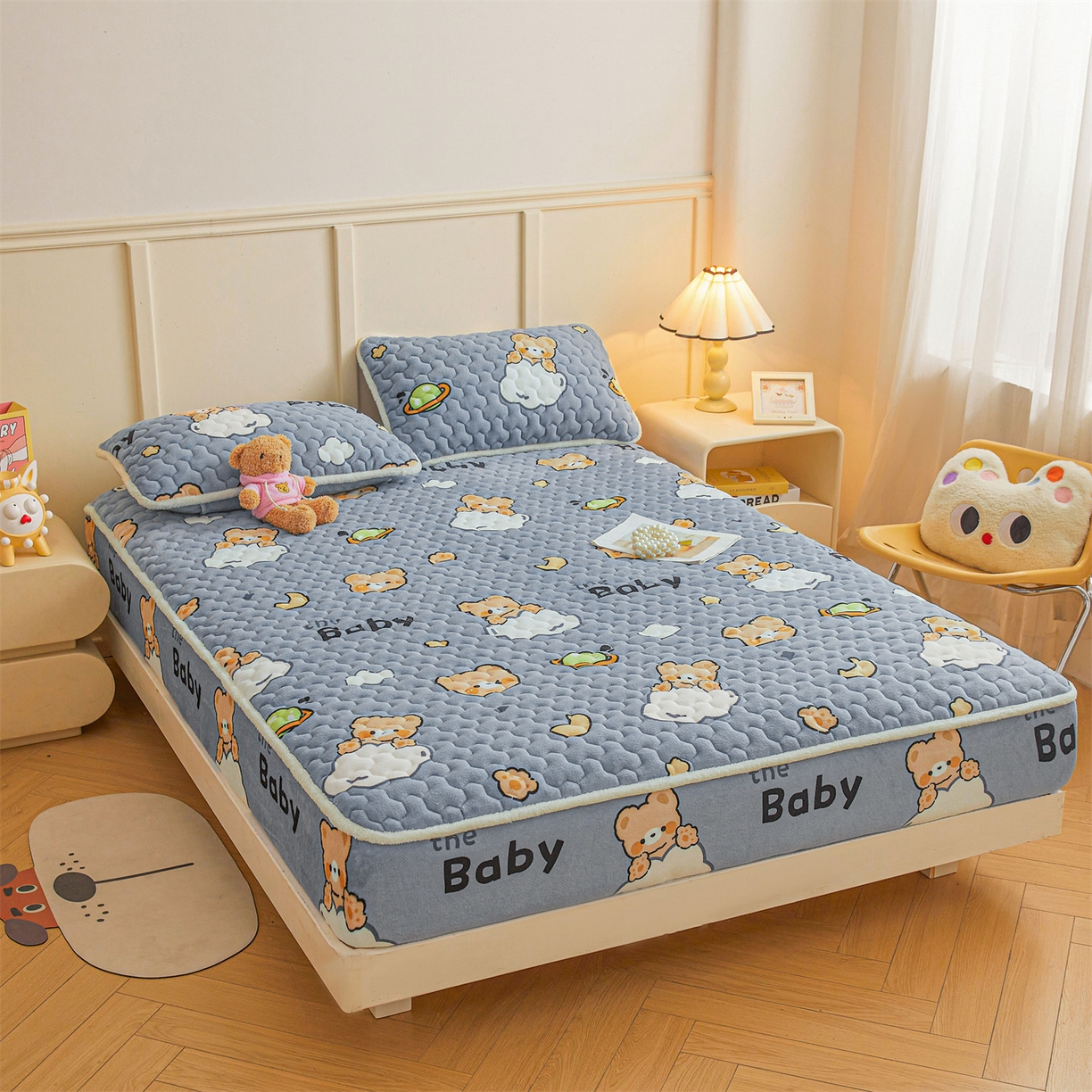 91家纺网 家纺一手货源 找家纺 雯豆家纺 2025新款牛奶绒夹棉床笠印花款床垫保护套秋冬保暖床罩 牛奶绒夹棉床笠-云朵熊