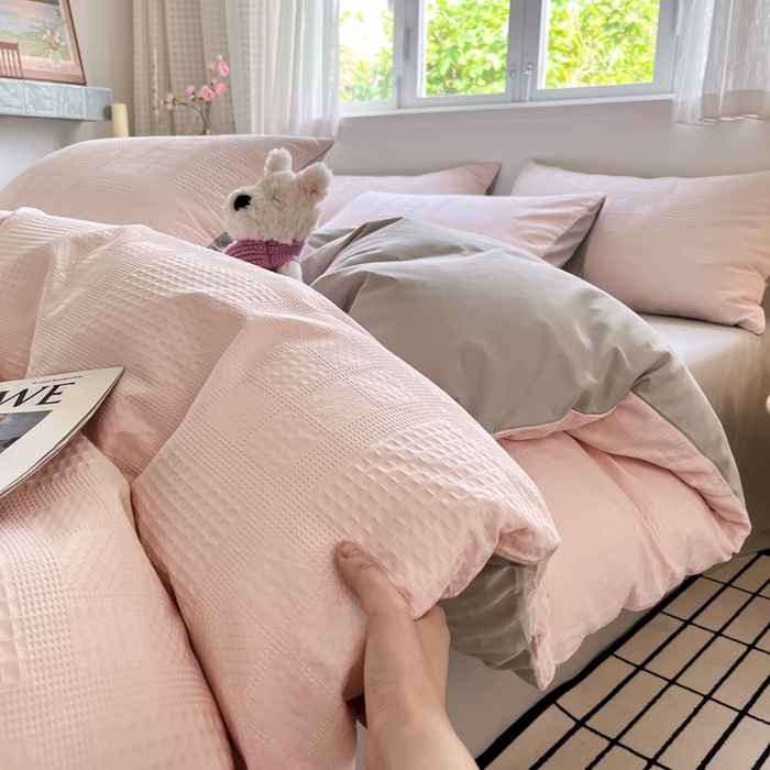 91家纺网 家纺一手货源 找家纺 言一 2025秋冬新品A类60S新疆长绒棉纯棉陶瓷轻磨毛四件套提花全棉床单被套不掉毛2 粉玉+空气灰