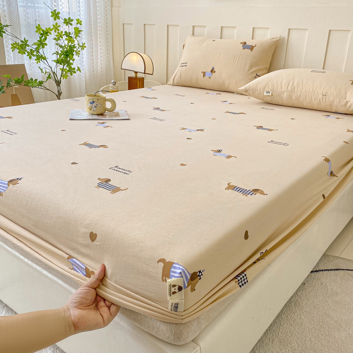 91家纺网 家纺一手货源 找家纺 金泰莱 2025新款木棉双层纱印花床笠 腊肠狗狗