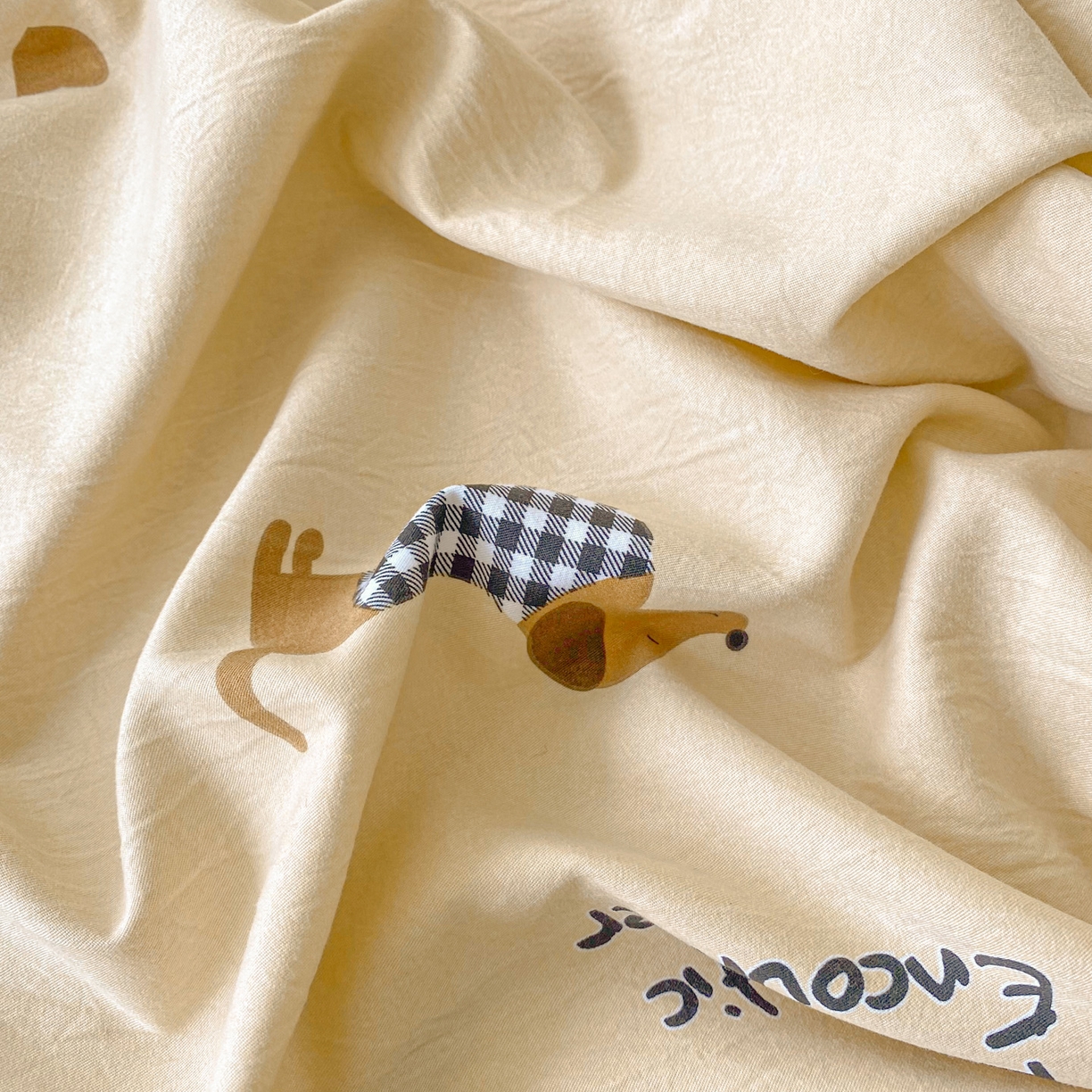 91家纺网 家纺一手货源 找家纺 金泰莱 2025新款木棉双层纱印花床笠 腊肠狗狗