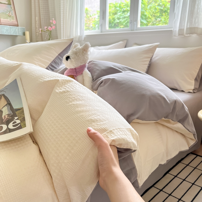 91家纺网 家纺一手货源 找家纺 言一 2025秋冬新品A类60S新疆长绒棉纯棉陶瓷轻磨毛四件套提花全棉床单被套不掉毛2 米月白+山灰