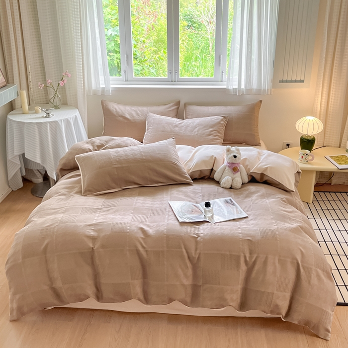 91家纺网 家纺一手货源 找家纺 言一 2025秋冬新品A类60S新疆长绒棉纯棉陶瓷轻磨毛四件套提花全棉床单被套不掉毛2 卡其+奶玉色