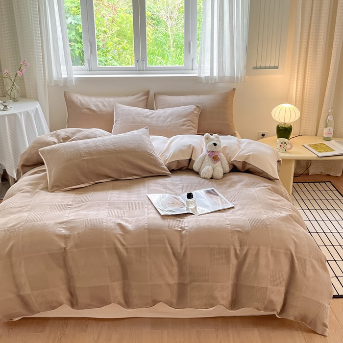 91家纺网 家纺一手货源 找家纺 言一 2025秋冬新品A类60S新疆长绒棉纯棉陶瓷轻磨毛四件套提花全棉床单被套不掉毛2 卡其+奶玉色