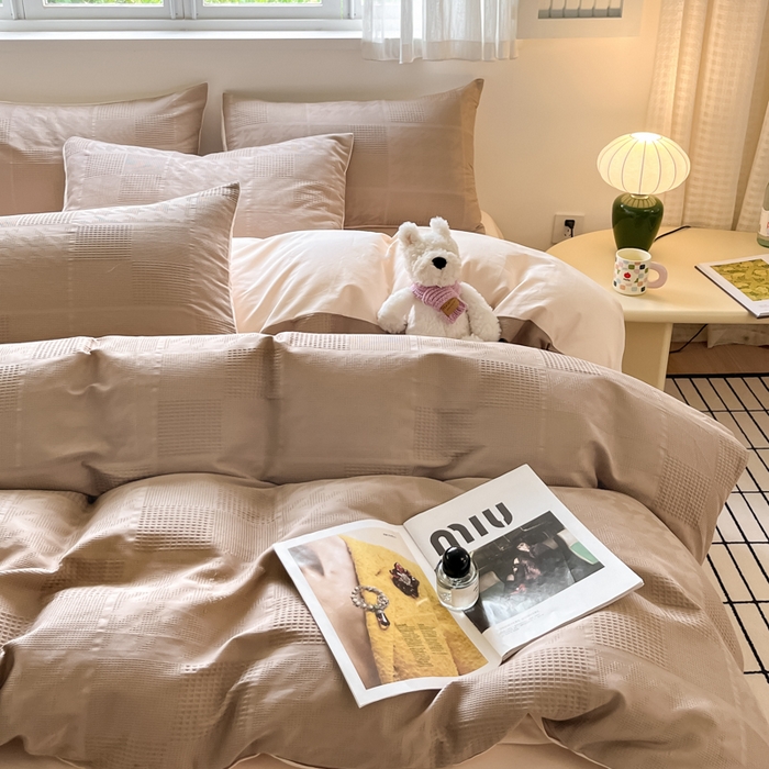 91家纺网 家纺一手货源 找家纺 言一 2025秋冬新品A类60S新疆长绒棉纯棉陶瓷轻磨毛四件套提花全棉床单被套不掉毛2 卡其+奶玉色