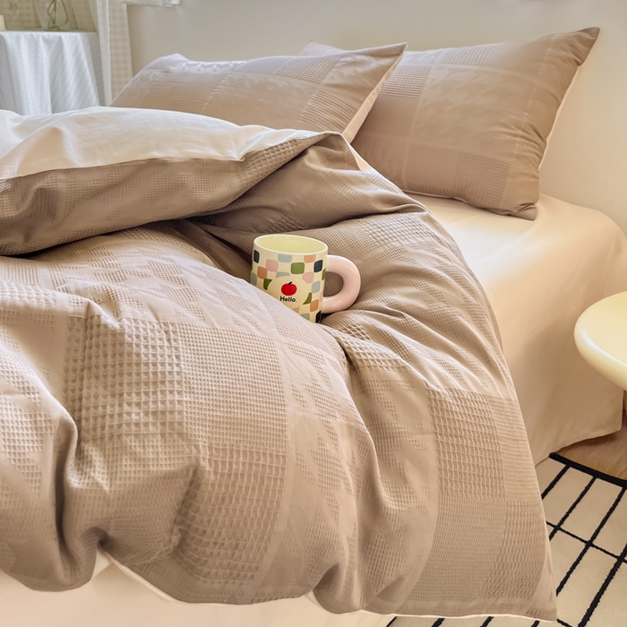 91家纺网 家纺一手货源 找家纺 言一 2025秋冬新品A类60S新疆长绒棉纯棉陶瓷轻磨毛四件套提花全棉床单被套不掉毛2 卡其+奶玉色