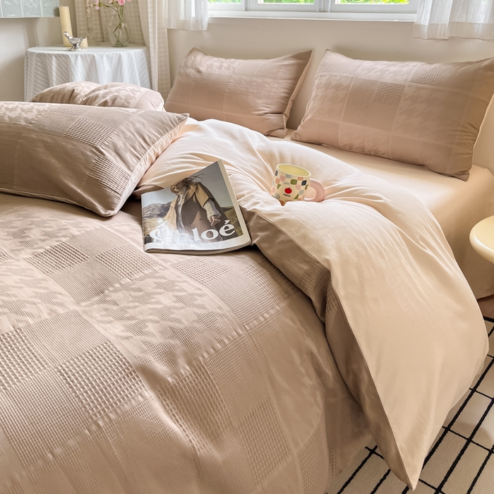 91家纺网 家纺一手货源 找家纺 言一 2025秋冬新品A类60S新疆长绒棉纯棉陶瓷轻磨毛四件套提花全棉床单被套不掉毛2 卡其+奶玉色