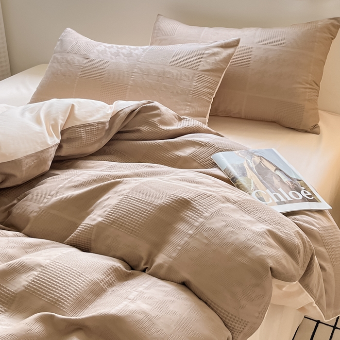 91家纺网 家纺一手货源 找家纺 言一 2025秋冬新品A类60S新疆长绒棉纯棉陶瓷轻磨毛四件套提花全棉床单被套不掉毛2 卡其+奶玉色