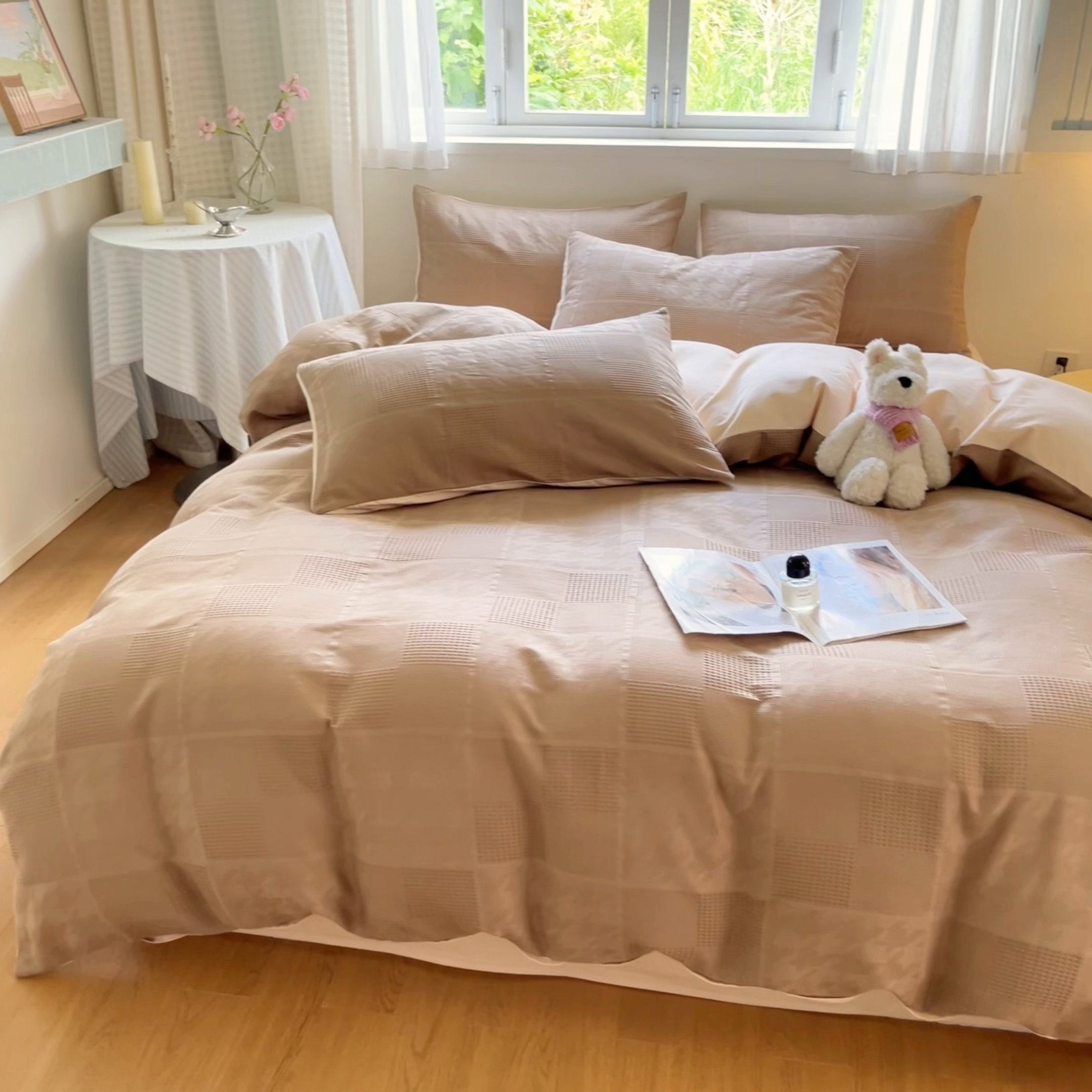 91家纺网 家纺一手货源 找家纺 言一 2025秋冬新品A类60S新疆长绒棉纯棉陶瓷轻磨毛四件套提花全棉床单被套不掉毛2 卡其+奶玉色