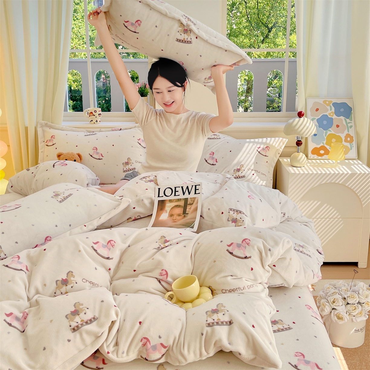 91家纺网 家纺一手货源 找家纺 凯儿2025加厚A类印花牛奶绒单品四件套 爱心木马