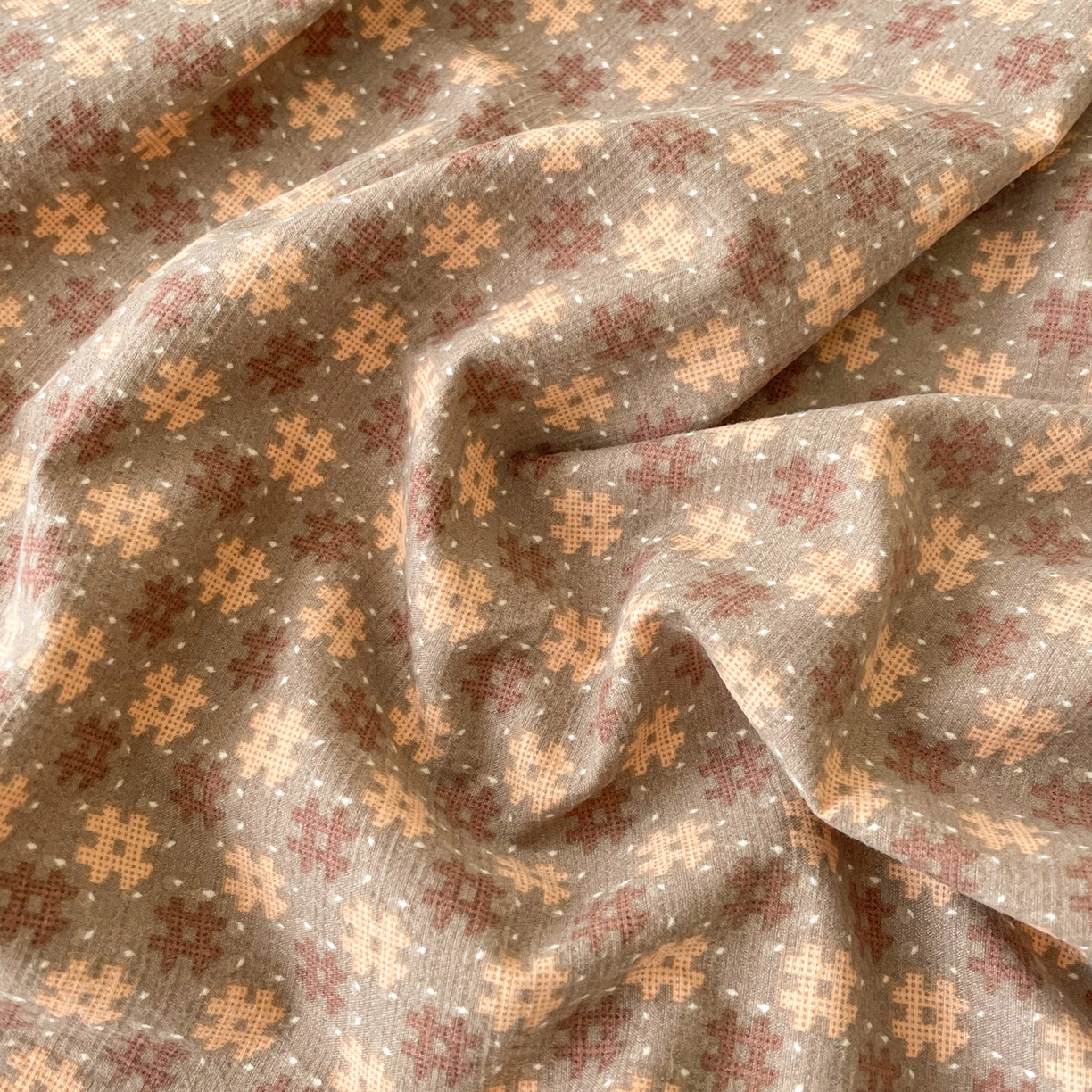 91家纺网 家纺一手货源 找家纺 金泰莱 2025新款木棉双层纱印花床笠 素红格