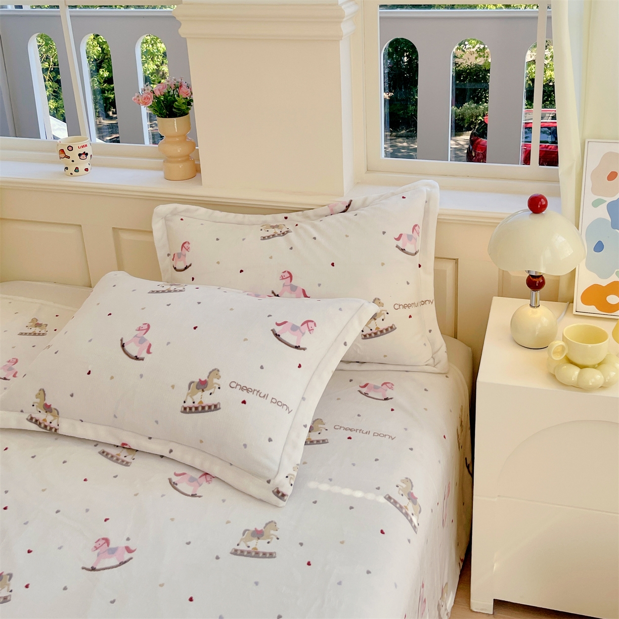 91家纺网 家纺一手货源 找家纺 凯儿家纺 2025新款A类加厚高克重印花牛奶绒单枕套 爱心木马