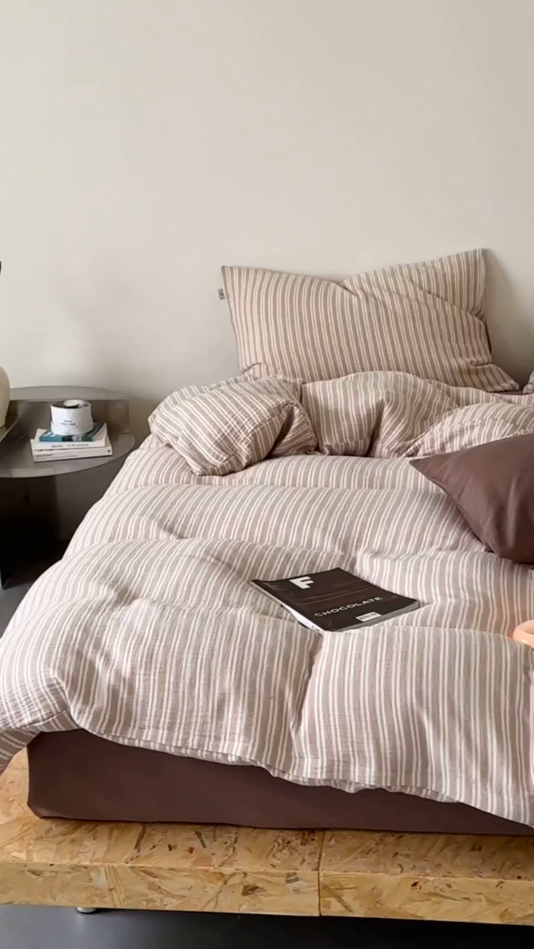 91家纺网 家纺一手货源 找家纺 （总）玛奇朵 2024新品简约色织中古条纹双层皱皱纱四件套