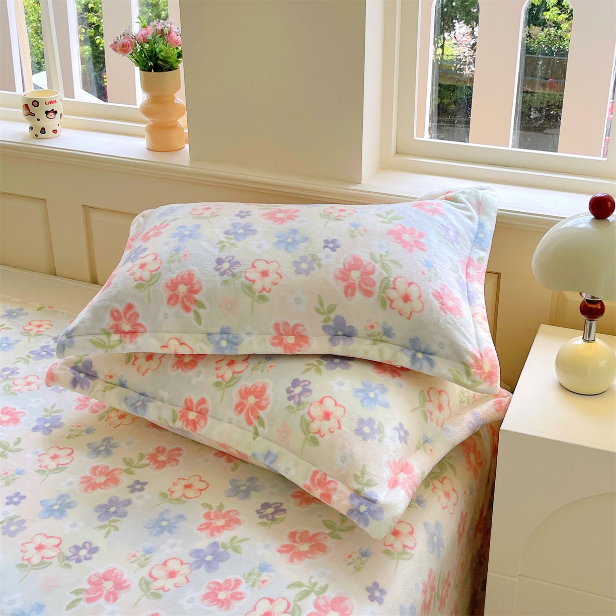 91家纺网 家纺一手货源 找家纺 凯儿家纺 2025新款A类加厚高克重印花牛奶绒单枕套 花在云端