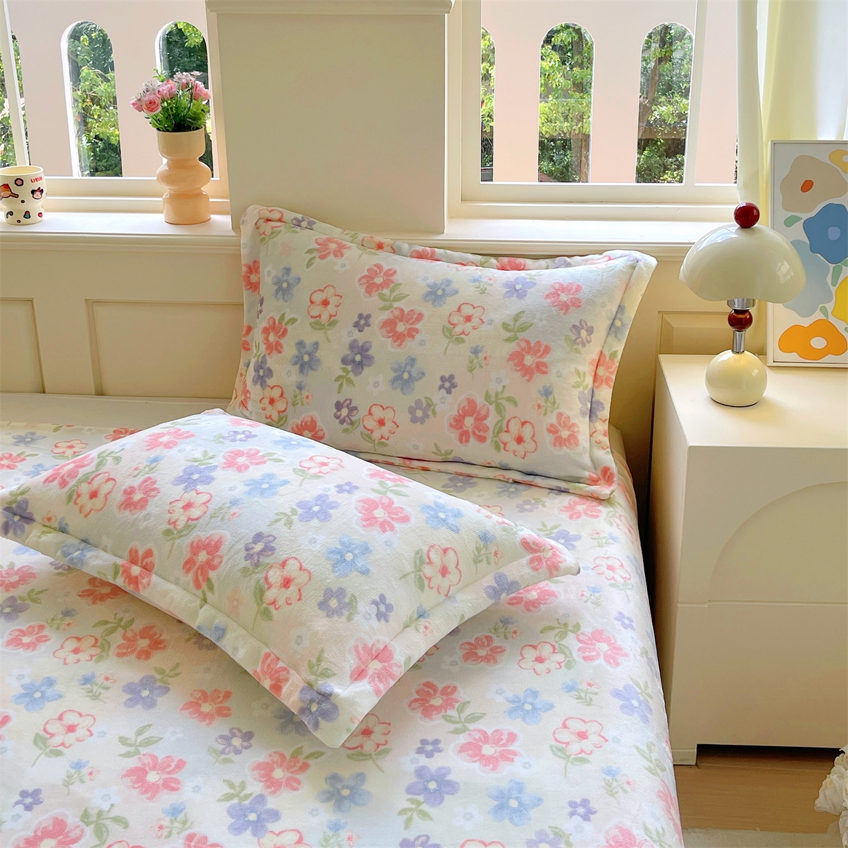 91家纺网 家纺一手货源 找家纺 凯儿家纺 2025新款A类加厚高克重印花牛奶绒单枕套 花在云端